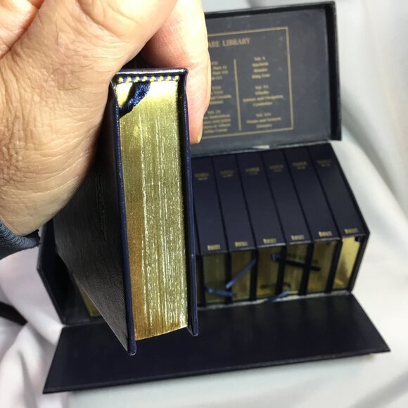 The Miniature SHAKESPEARE Library in 12 Volumes Barnes & Noble HC Box Set 2002 - Picture 7 of 10